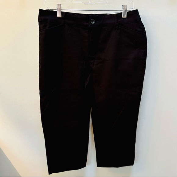 St. John's Bay Women's Size 10 Capri  Pants Color Blk Waist 33” Inseam 19” NWT - Picture 1 of 10
